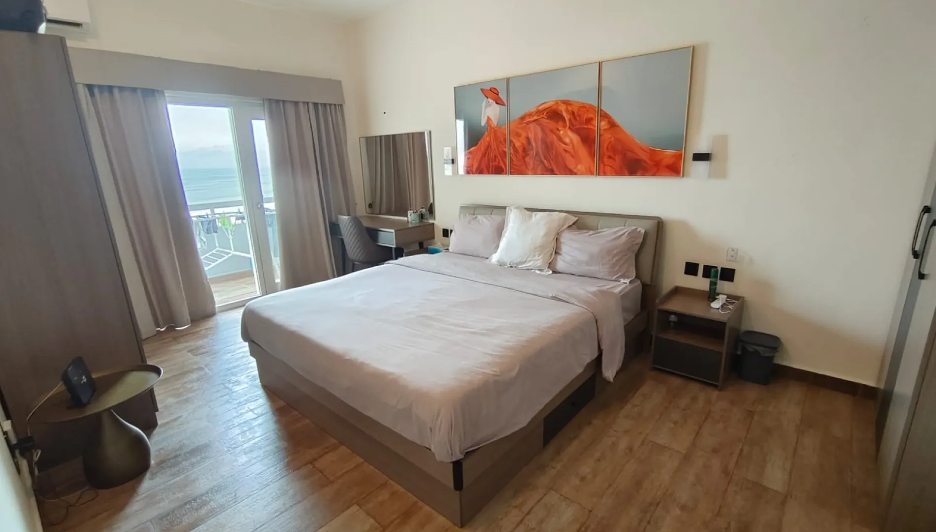 Midotel Seaview Slider 1